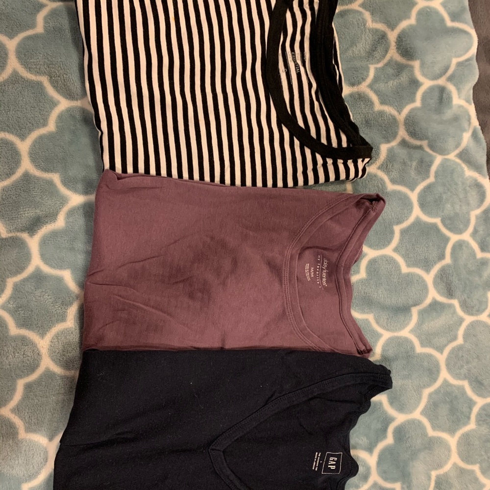 3 t shirts from gap